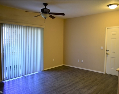 2291 W Horizon Ridge Parkway - Photo Thumbnail 2