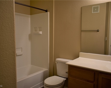 2291 W Horizon Ridge Parkway - Photo Thumbnail 6