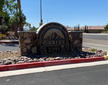 2291 W Horizon Ridge Parkway - Photo Thumbnail 9
