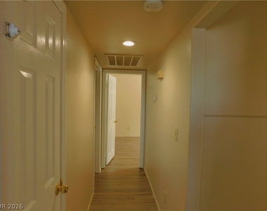 601 Cabrillo Circle - Photo Thumbnail 10