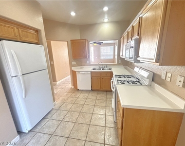 917 Veranda View Avenue - Photo Thumbnail 4