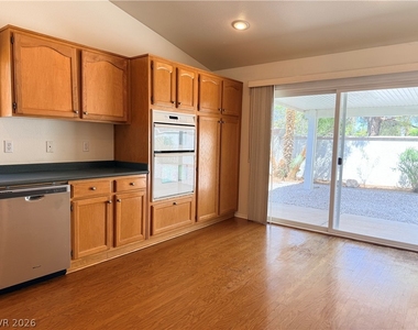 230 Misty Garden Street - Photo Thumbnail 9