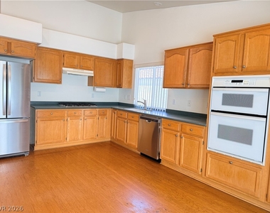 230 Misty Garden Street - Photo Thumbnail 6