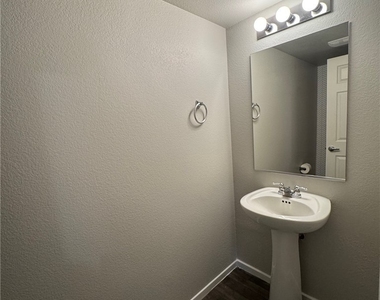 4650 Moonbow Avenue - Photo Thumbnail 6