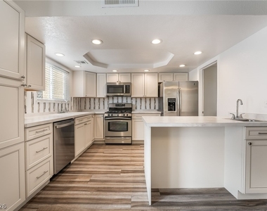 3949 S Torrey Pines Drive - Photo Thumbnail 11
