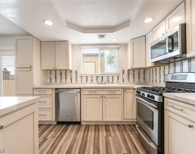 3949 S Torrey Pines Drive - Photo Thumbnail 14