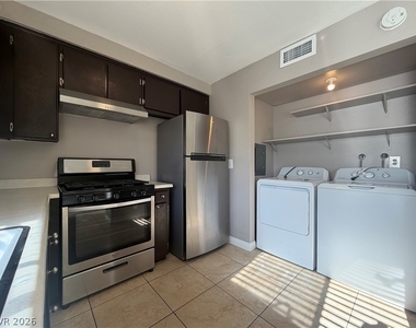6207 Meadow Brook Lane - Photo Thumbnail 5