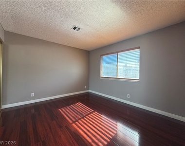 6207 Meadow Brook Lane - Photo Thumbnail 11
