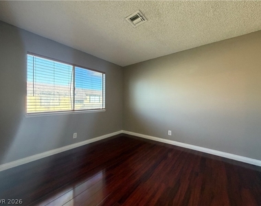 6207 Meadow Brook Lane - Photo Thumbnail 10