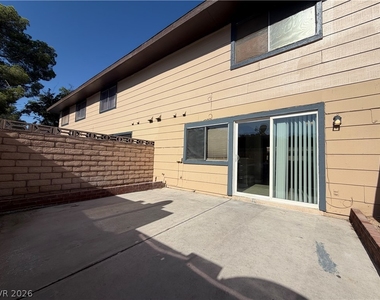 6207 Meadow Brook Lane - Photo Thumbnail 13