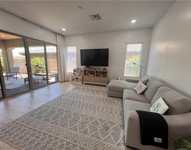116 Colantonio Court - Photo Thumbnail 11