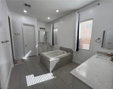 116 Colantonio Court - Photo Thumbnail 4
