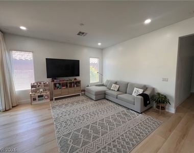 116 Colantonio Court - Photo Thumbnail 10