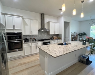 116 Colantonio Court - Photo Thumbnail 27