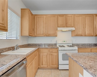 5389 Encino Springs Avenue - Photo Thumbnail 13