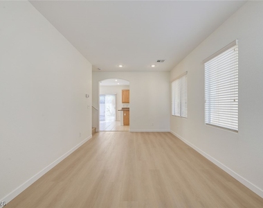 5389 Encino Springs Avenue - Photo Thumbnail 3