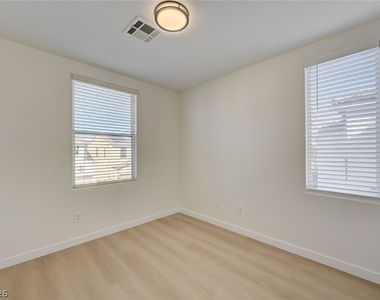 5389 Encino Springs Avenue - Photo Thumbnail 21