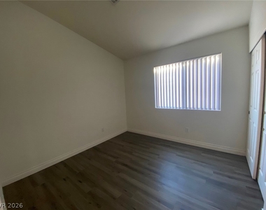8029 Sierra Largo Drive - Photo Thumbnail 17