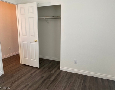 8029 Sierra Largo Drive - Photo Thumbnail 23