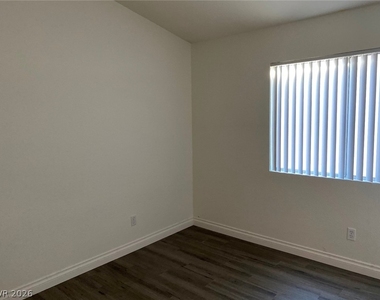 8029 Sierra Largo Drive - Photo Thumbnail 15
