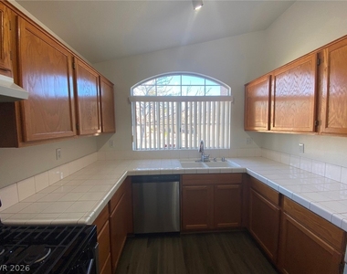 8029 Sierra Largo Drive - Photo Thumbnail 8