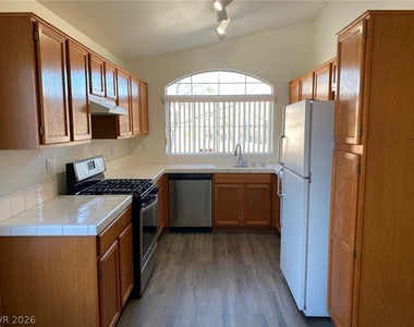 8029 Sierra Largo Drive - Photo Thumbnail 11