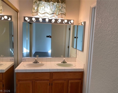 8029 Sierra Largo Drive - Photo Thumbnail 31