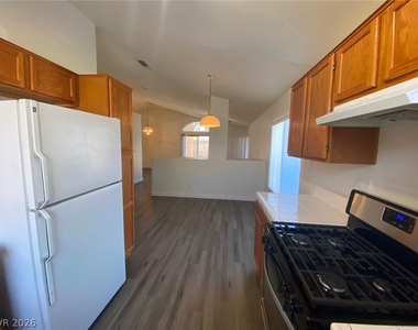 8029 Sierra Largo Drive - Photo Thumbnail 9