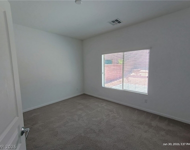 8139 Shale Canyon Street - Photo Thumbnail 7