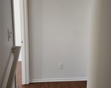 9914 Keephills Street - Photo Thumbnail 10