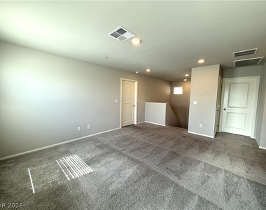 522 Spy Rock Avenue - Photo Thumbnail 9