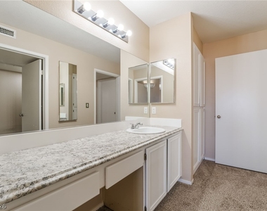 8070 W Russell Road - Photo Thumbnail 11