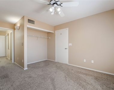 8070 W Russell Road - Photo Thumbnail 10