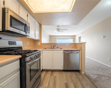 8070 W Russell Road - Photo Thumbnail 7