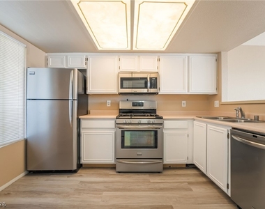 8070 W Russell Road - Photo Thumbnail 6