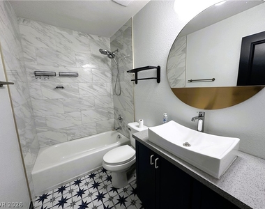 328 Linn Lane - Photo Thumbnail 17