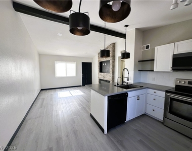 328 Linn Lane - Photo Thumbnail 8
