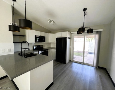 328 Linn Lane - Photo Thumbnail 12