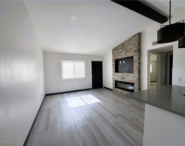 328 Linn Lane - Photo Thumbnail 5