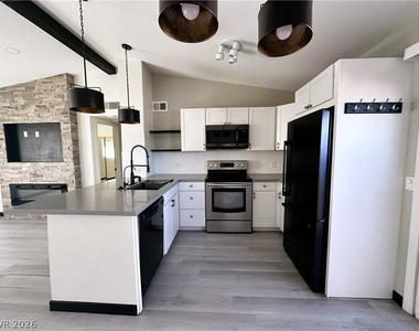 328 Linn Lane - Photo Thumbnail 13