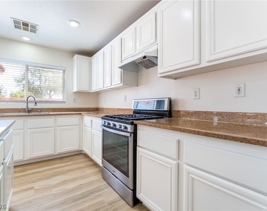 8240 Calico Wind Street - Photo Thumbnail 11