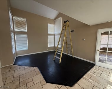 852 Celebration Drive - Photo Thumbnail 5