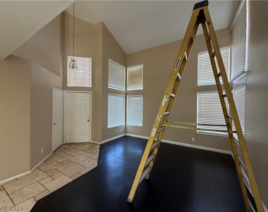 852 Celebration Drive - Photo Thumbnail 8