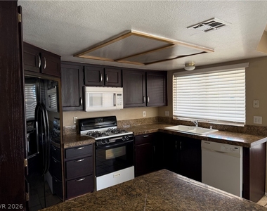 852 Celebration Drive - Photo Thumbnail 15