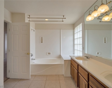 4127 Abernethy Forest Place - Photo Thumbnail 44