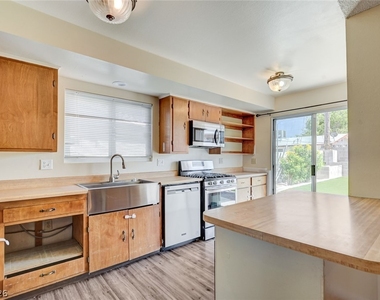 3917 W Oakey Boulevard - Photo Thumbnail 7