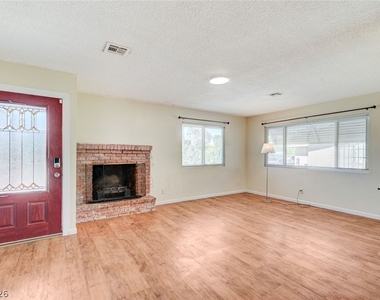 3917 W Oakey Boulevard - Photo Thumbnail 4