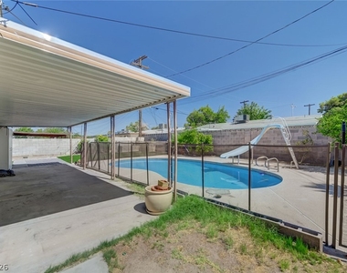 3917 W Oakey Boulevard - Photo Thumbnail 27