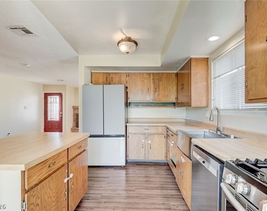 3917 W Oakey Boulevard - Photo Thumbnail 11