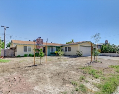 3917 W Oakey Boulevard - Photo Thumbnail 1